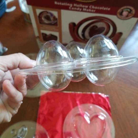 NIB Nostalgia Electrics Holiday Hollow Chocolate Candy Maker - Picture 7 of 11